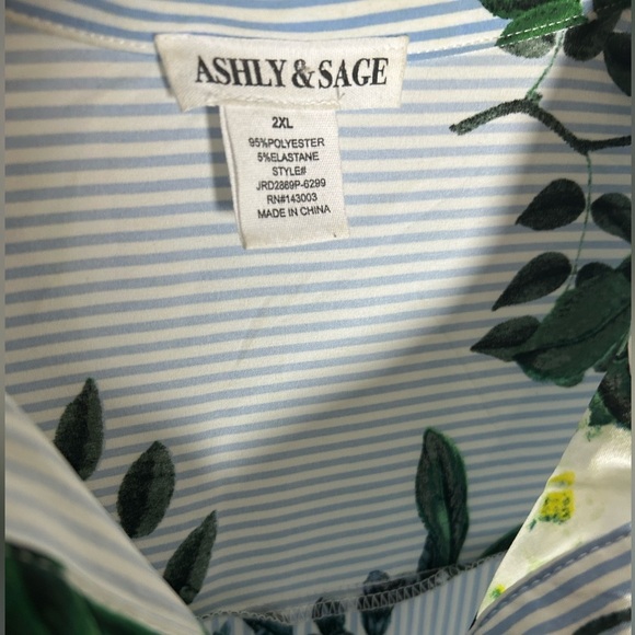 ASHLY & SAGE GREEN  and White Maxi Dress with Notched Collar and 3/4 Sleeves - Picture 4 of 5